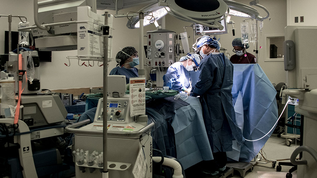 chen-surgery-wide-shot