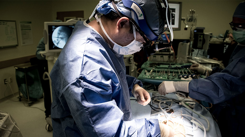 dual-spinal-surgery-chen-with-nurse