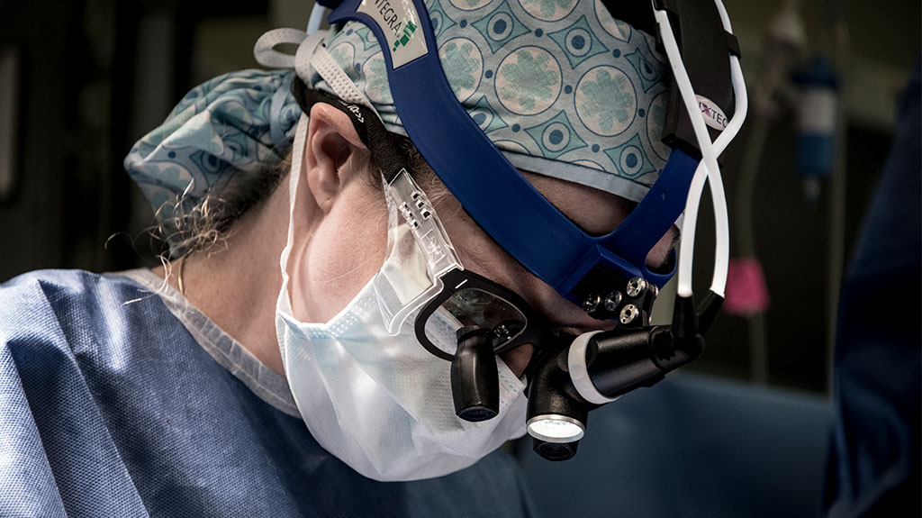 dual-spinal-surgery-feldman-works-on-patient-with-headlamp