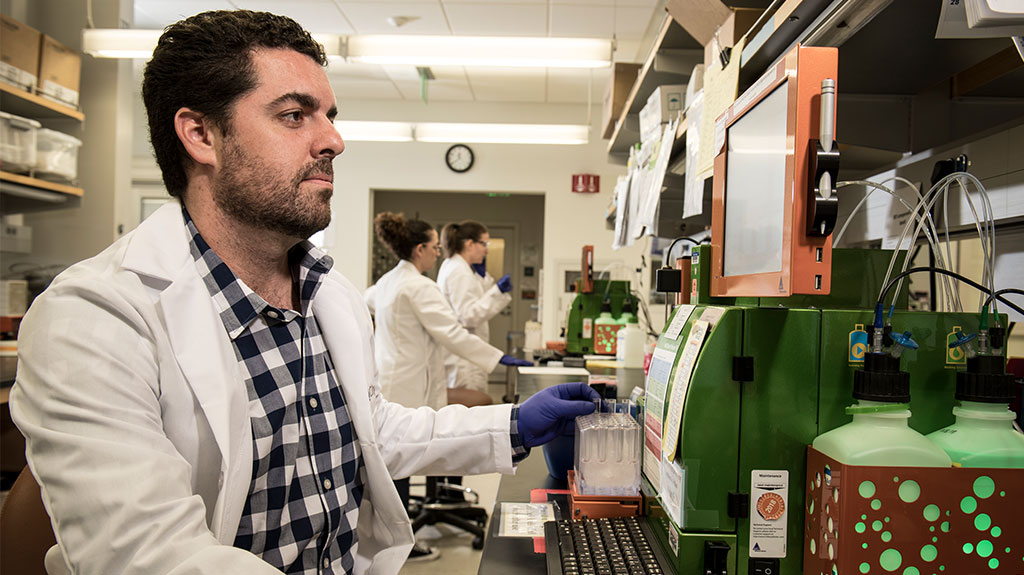 saul-priceman-in-research-lab