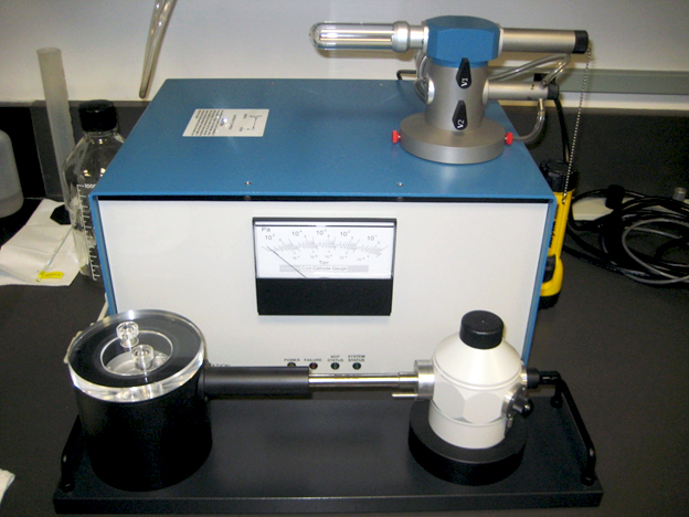 Gatan sample holder and pumping station