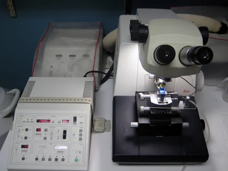 Leica Ultracut UCT Microtome for ultrathin sectioning