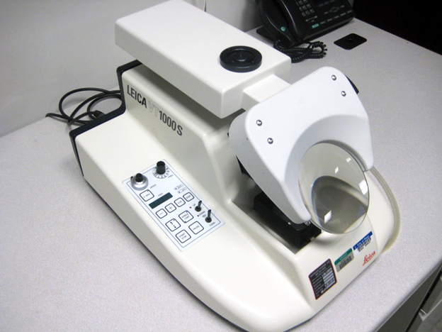 Leica VT1000S Vibrating-blade microtome, commonly called a vibratome