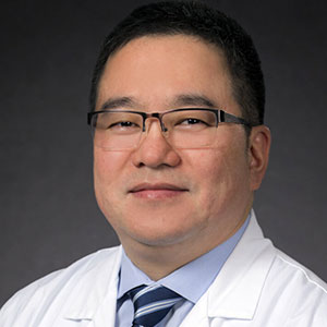 Peter Baik, M.D., thoracic surgeon at City of Hope® Cancer Center Chicago. 