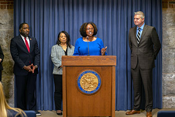 Cancer Survivor, Valerie Traynham, speaks out in support of an Illinois Cancer Patient Bill of Rights at the Illinois State Capitol.