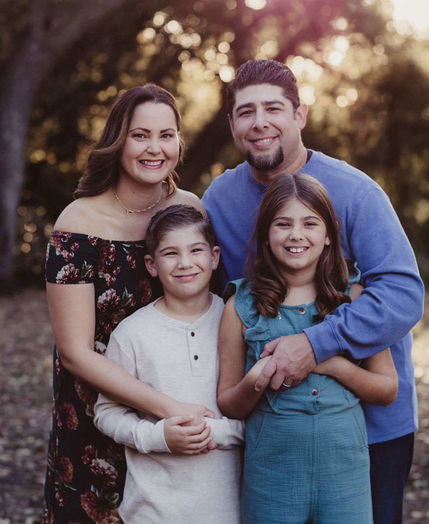 Portrait of City of Hope patient, Alisa S., and her family