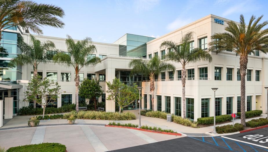 Exterior of City of Hope Huntington Beach Building