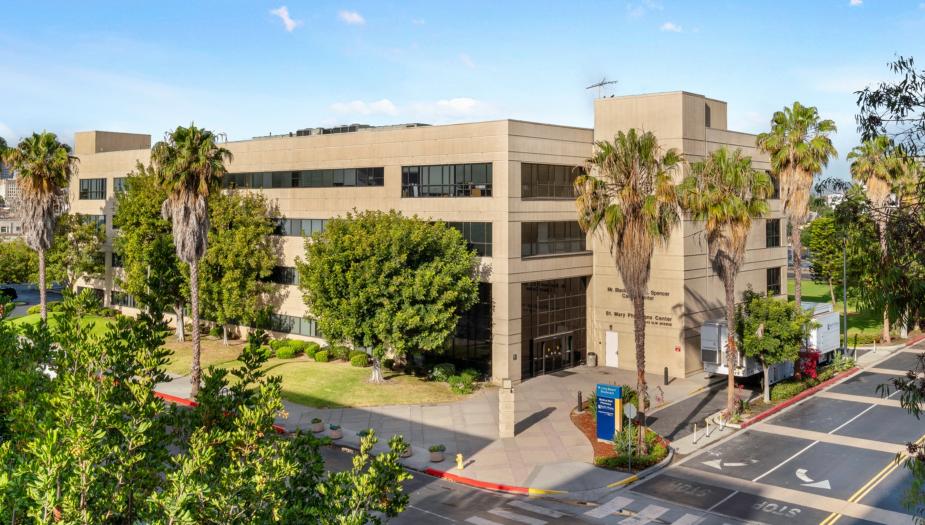 Exterior of City of Hope Long Beach Elm Building