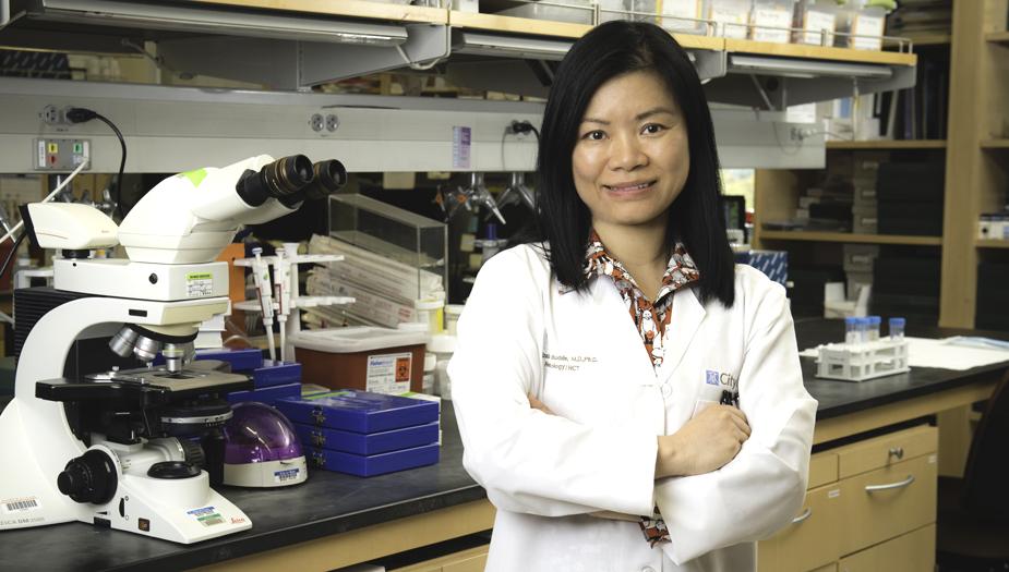 Elizabeth Budde in the lab