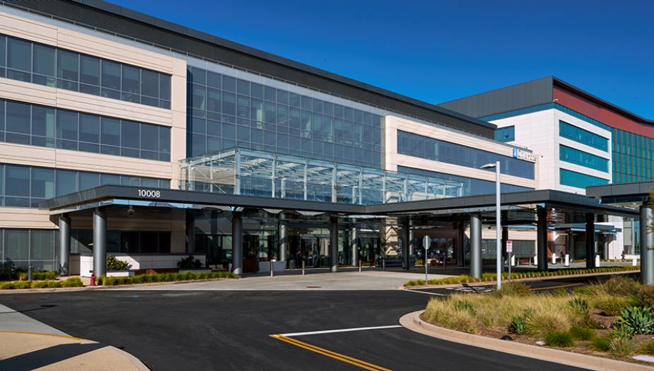 Lennar Foundation Cancer Center Exterior