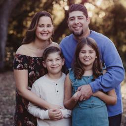 Portrait of City of Hope patient, Alisa S., and her family