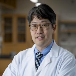 Robert Jenq in the lab