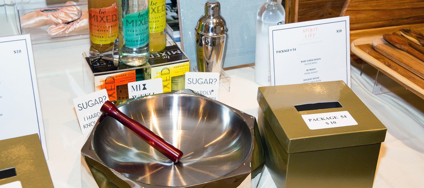 Award luncheon silver bowl and drink basket