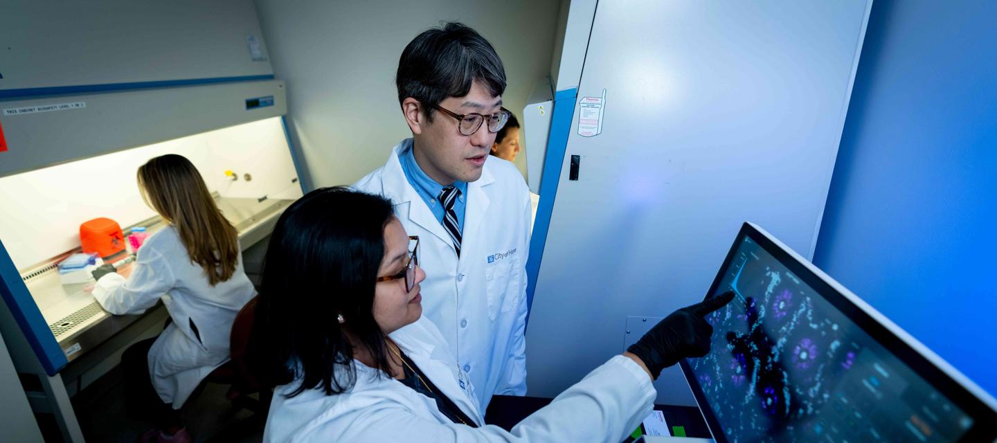 Two Jenq Lab members looking the monitor display
