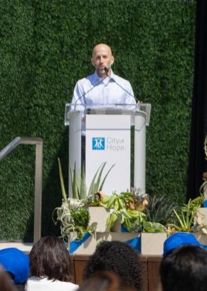 Multiple myeloma survivor pulls ahead with City of Hope Orange County’s advanced treatments