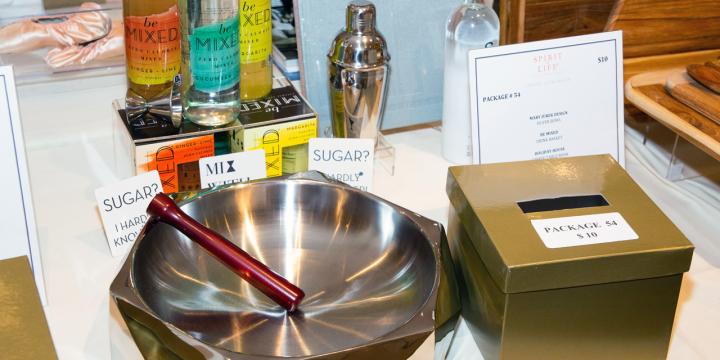 Award luncheon silver bowl and drink basket