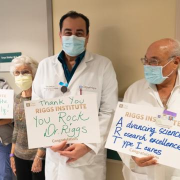 A nurse with a patient and 2 doctors holding handwritten notes of thanks