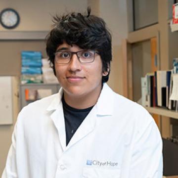 Hernandez De La Pena, a member of the Sangeeta Dhawan lab.