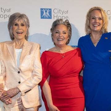 Chapter president Lisa Fuld; honorees Jane Fonda and Gail Grimmett; Kristin Bertell; Amy Rosenblum