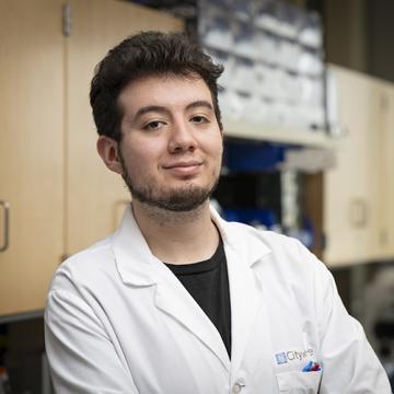 Miguel Varela, research associate in the Adolfo Garcia-Ocana Lab