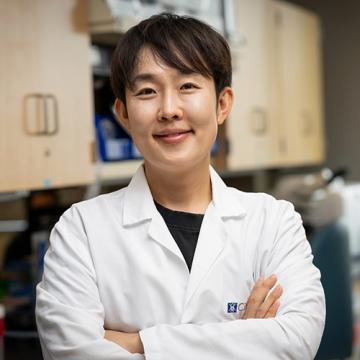 Randy Kang, senior research associate in the Adolfo Garcia-Ocana Lab