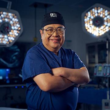Yumon Fong, M.D. in the operating room