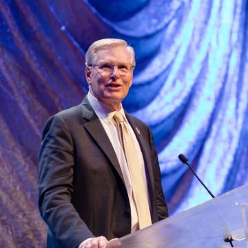 Lifetime Achievement Award recipient Kevin O’Connor reflects on his City of Hope Journey during IHFI Spirit of Life event.