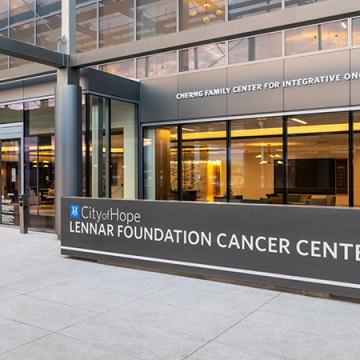 Lennar Foundation Cancer Center Exterior Sign