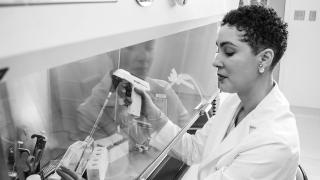 leanne-burnham-in-lab