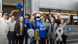 City of Hope Orange County Brings Athletes, Community Together to Paint Dozens of Large Wooden Ribbons for Lung Cancer Survivors