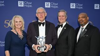 Spirit of Life award winner Lyor Cohen poses with City of Hope executives