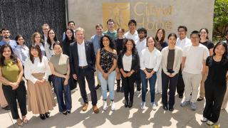 van den Brink Lab Large Hero